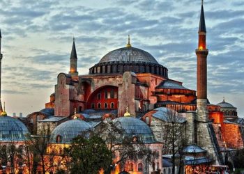 في ذكرى فتح القسطنطينية.. دعوات لفتح “آياصوفيا” للصلاة