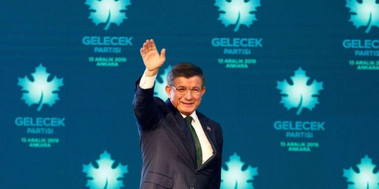 نزيف استقالات شديد بحزب أردوغان والمستفيد داود اوغلو