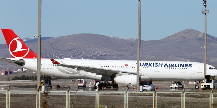 تركيا توقف الطيران مع إيران وأفغانستان