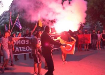 الدفاع التركية: كُسرت أيدي كل من يتطاول على علمنا