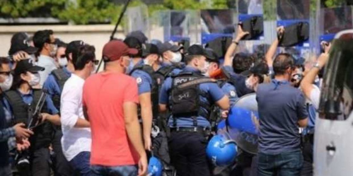 تركيا.. اعتقال عضو بالهيئة التنفيذية للحزب الكردي