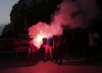 تركيا منزعجة من إحراق علمها في اليونان