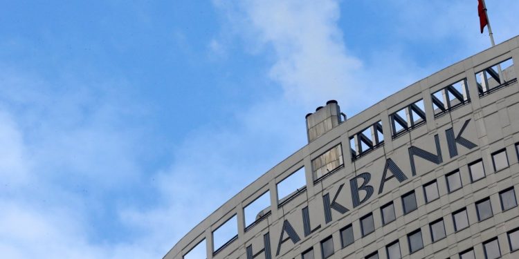 محامو بنك “خلق” التركي مصرون على تغيير قاضي الدعوى الأمريكي