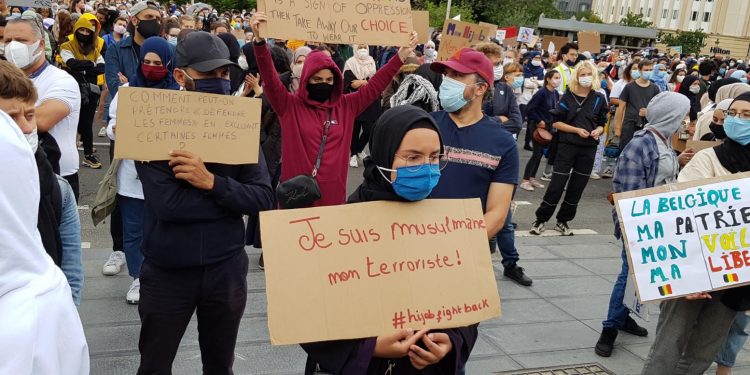 تظاهرة منددة بالعنصرية ضد المحجبات في بروكسل