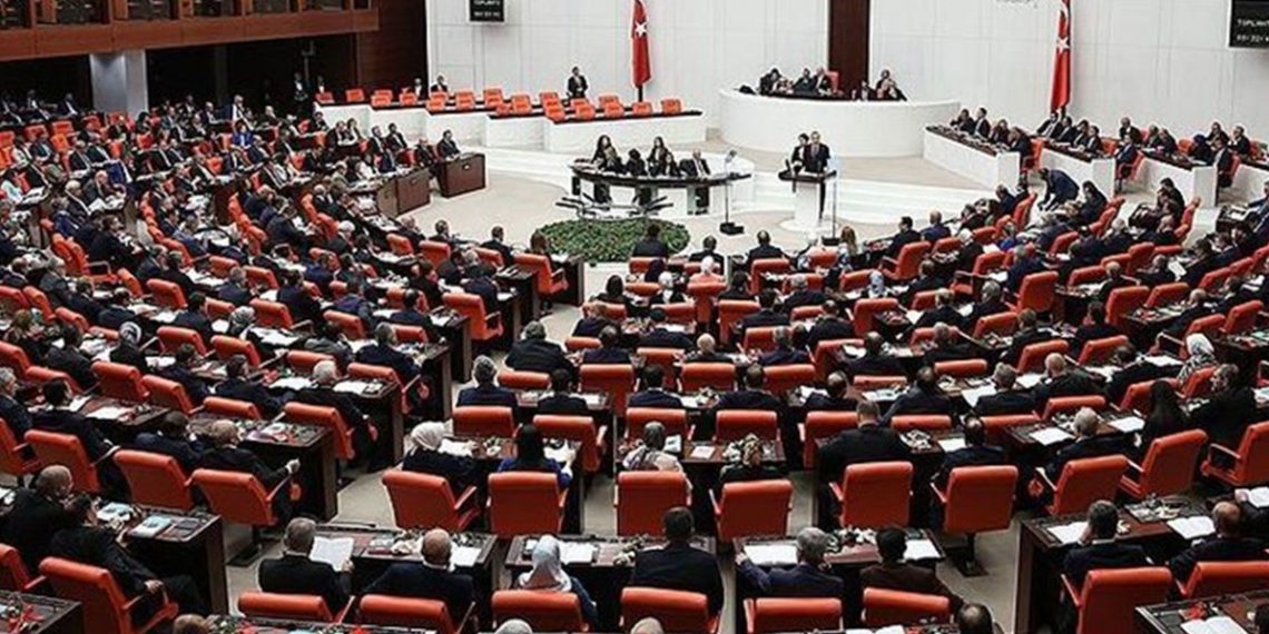 بذكرى انقلاب تركيا.. نواب الشعب الجمهوري يمتنعون عن المشاركة مع أردوغان