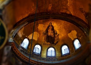 ما مصير الرسوم والزخارف المسيحية في آيا صوفيا؟