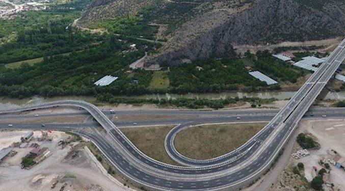 استغرق 16 عاما.. تركيا تفتتح الطريق الأعلى تكلفة في العالم!