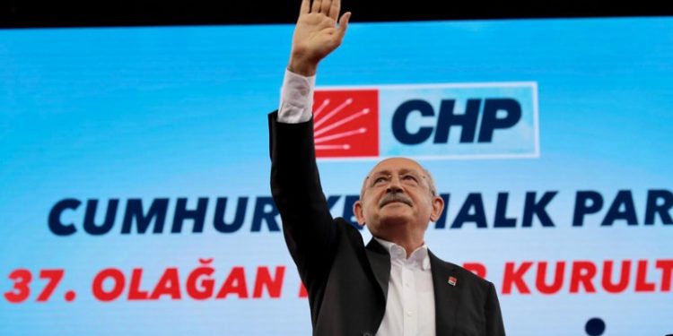 لماذا فاز كيليجدار أوغلو برئاسة حزب الشعب الجمهوري دون منافس؟