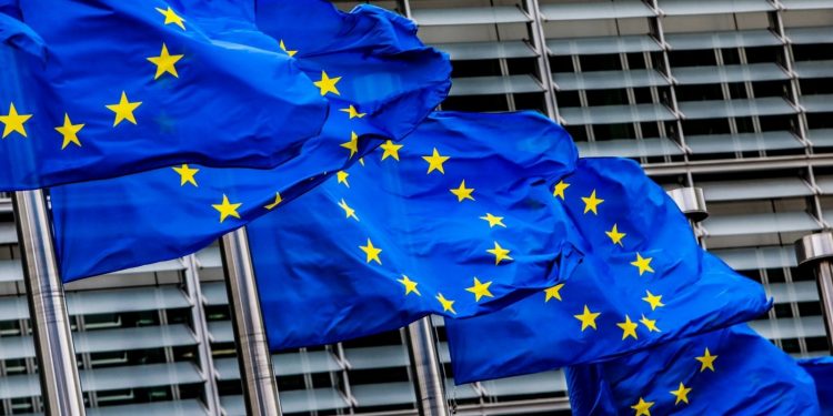 الاتحاد الأوروبي: مشكلة المهاجرين ستحل بانتهاء النزاع في ليبيا