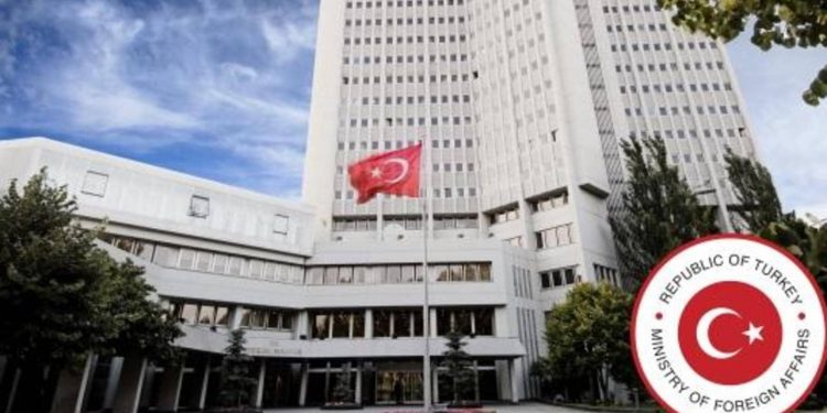 أردوغان يلاحق معارضيه… حتى الهند