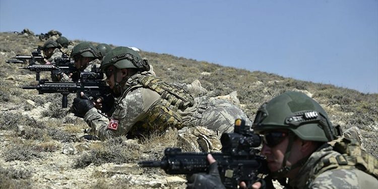 مناورات عسكرية بين القوات الخاصة التركية والأذرية