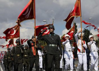 تركيا.. استنكار واسع لحظر الاحتفال بذكرى انتصار أتاتورك