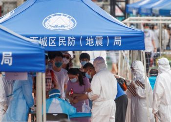 بكين بلا كورونا.. السلطات تسمح للسكان بالخروج دون كمامات