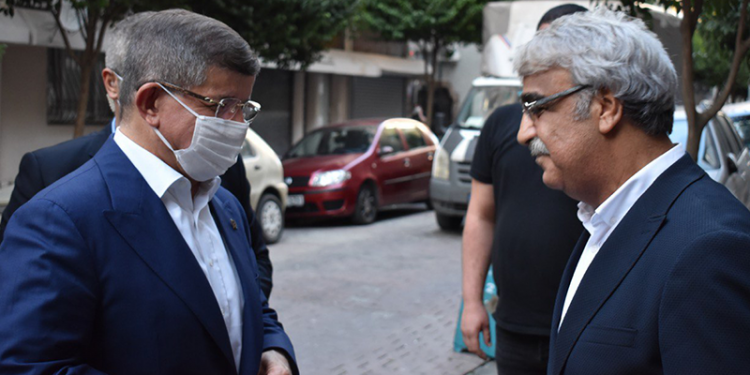 داود أوغلو يزور رئيس الحزب الكردي