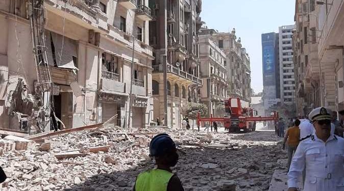 فيديو.. انهيار عقار بشارع حيوي في القاهرة