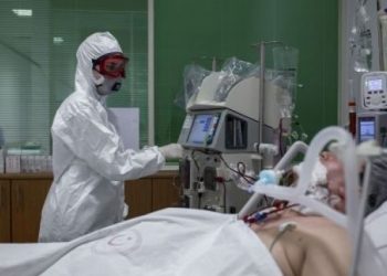 مرضى كورونا يموتون في انتظار دورهم بغرف الرعاية المركزة