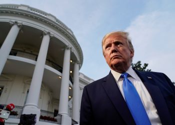 نقل شقيق ترامب الأصغر إلى المستشفى