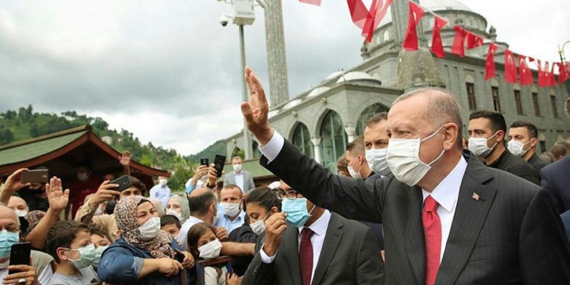 تركيا.. سيدة لأردوغان: ساعدني.. أنجبت 3 أطفال كما طلبت