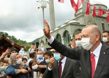 تركيا.. سيدة لأردوغان: ساعدني.. أنجبت 3 أطفال كما طلبت