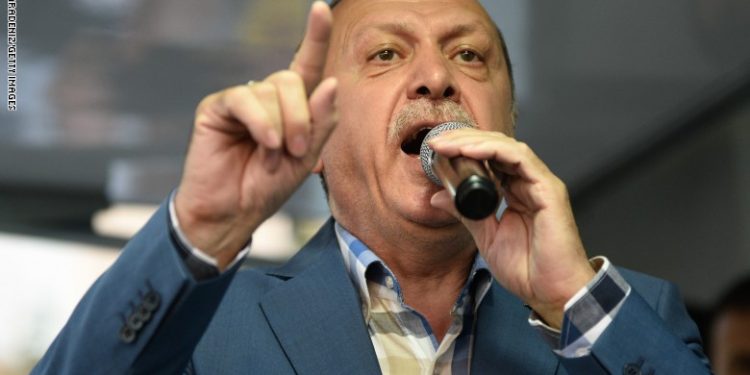 تعليق مثير من كاتب إسلامي على قائمة أردوغان المطاطية للإرهابيين!