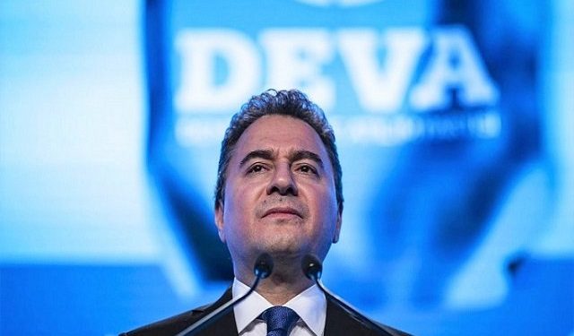 علي باباجان ينتقد تعيين المقربين من أردوغان في الحكومة