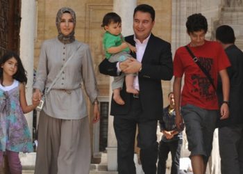 باباجان يعلن إصابة ابنه وزوجته بكورونا