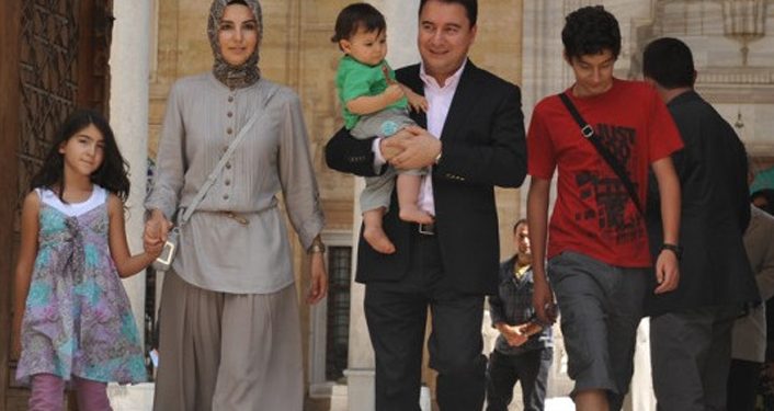 باباجان يعلن إصابة ابنه وزوجته بكورونا