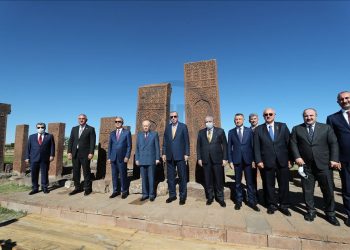 أردوغان يحضر ذكرى معركة “ملاذكر” ويحظر الاحتفال بذكرى انتصار أتاتورك!