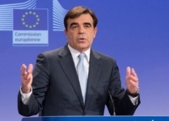 مفوض أوروبي: نتضامن مع قبرص واليونان في مواجهة “انحرافات” تركيا