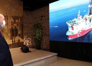 صحفي: انتظروا إعلانًا آخر عن اكتشاف النفط قبيل الانتخابات