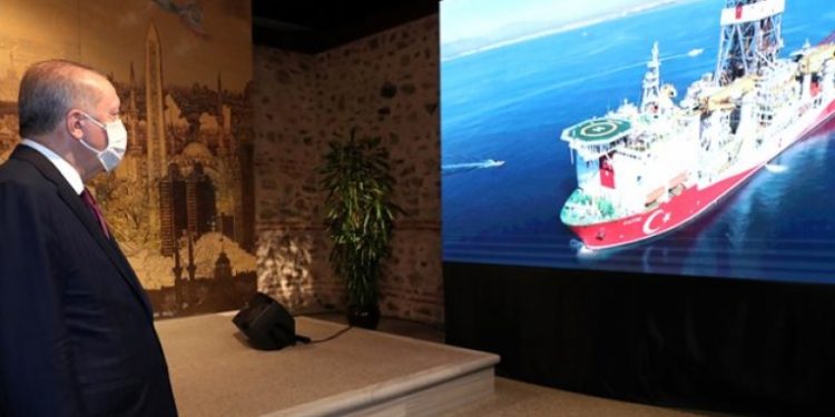 صحفي: انتظروا إعلانًا آخر عن اكتشاف النفط قبيل الانتخابات