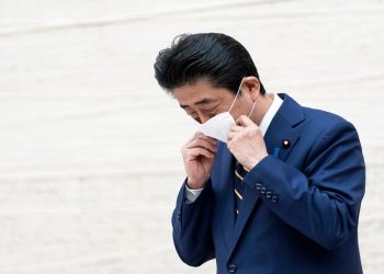 رئيس الوزراء الياباني يعتزم الاستقالة “لأسباب صحية”