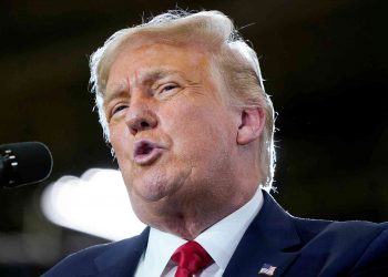 ترامب يعد بـ”سحق كورونا”.. ويحدد الموعد المنتظر