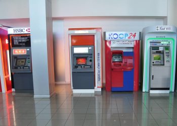 تركيا.. البنوك تبدأ تحصيل رسوم على سحب العملة الأجنبية