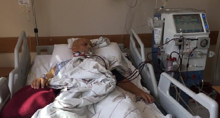 فقد النطق.. صحفي تركي تطورت إصابته بالسرطان في السجن