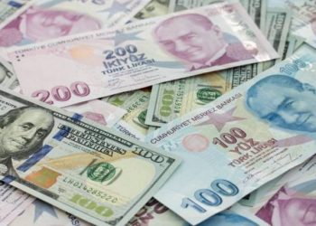 الدولار يواصل الارتفاع في تركيا ويتجاوز 7.10 ليرة