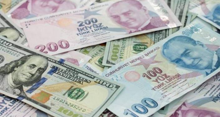 الدولار يواصل الارتفاع في تركيا ويتجاوز 7.10 ليرة