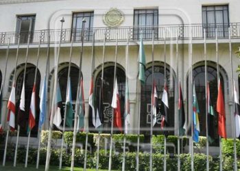 تنكيس علم الجامعة العربية حداداً على ضحايا انفجار بيروت