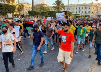 حكومة طرابلس للمحتجين: ابقوا في بيوتكم أو “واجهوا الموت”