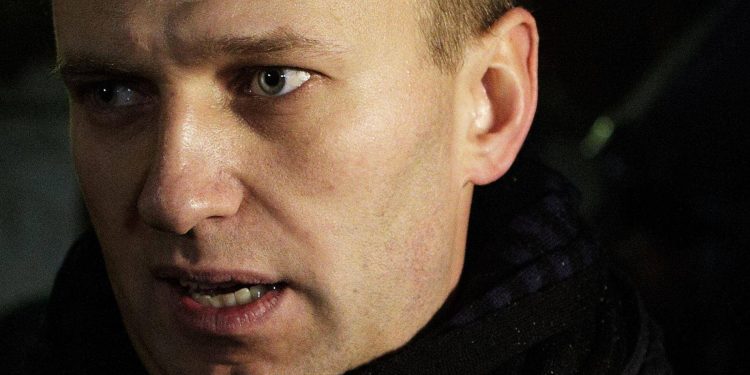 تحول مفاجئ.. روسيا تطلب التحقيق مع المعارض “المسموم”