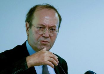 كاتب تركي: تركيا محاصرة ومضطرة لتحسين العلاقات مع مصر