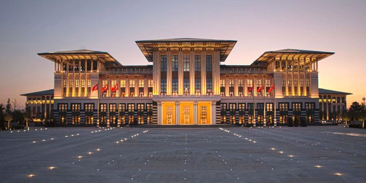 العدالة والتنمية يعرض عضويته مقابل جولة في قصر أردوغان!