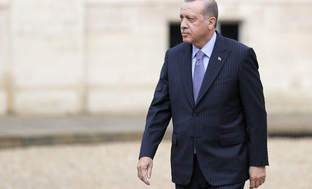 دبلوماسي فرنسي سابق: أردوغان يخدم باريس