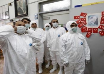 تركيا.. مواجهة مستعرة بين الأطباء والسلطات بسبب كورونا