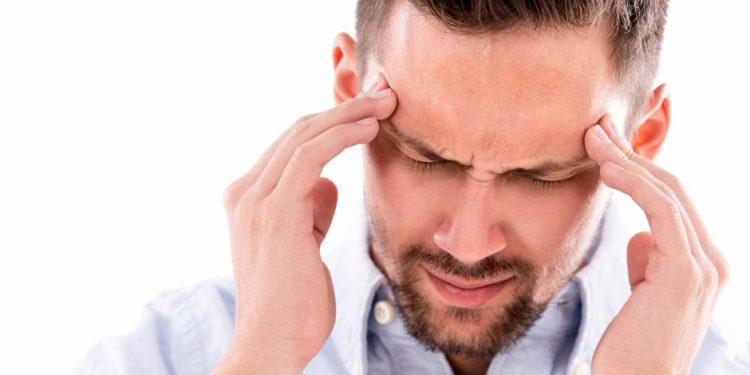 10 أسباب مفاجئة للشعور بالصداع