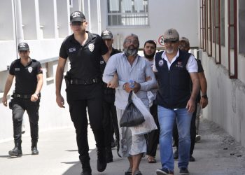 تركيا اعتقلت أمير داعش 6 مرات!