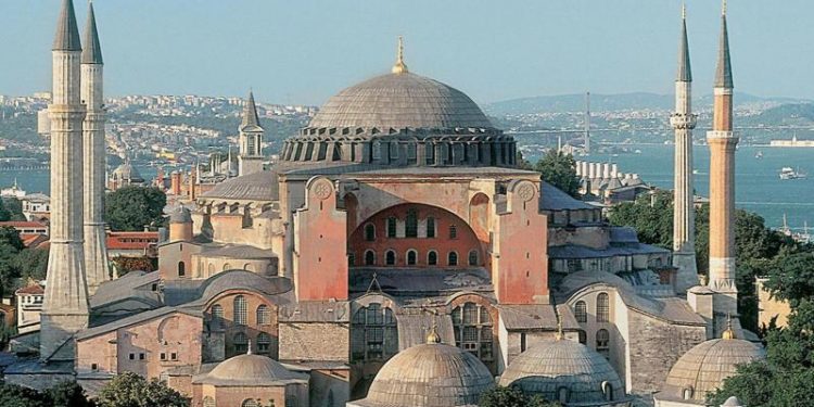 تركيا.. بطريرك يعلق على تحويل كنيسة أخرى: هل باتت المساجد غير كافية؟