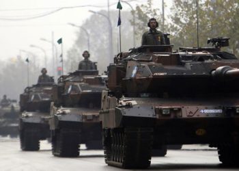 مناورات يونانية أمريكية بالدبابات على حدود تركيا