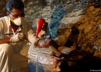 مصر تعلن العثور على توابيت فرعونية عمرها أكثر من 2500 عام