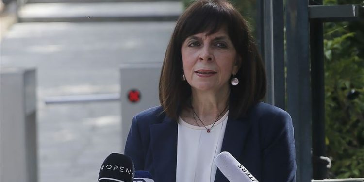 رئيسة اليونان توجه رسالة إلى تركيا من جزيرة “كاستيلوريزو”